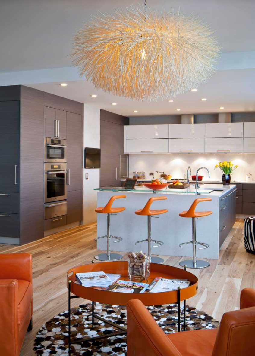 bar stolls bring color into kitchen 