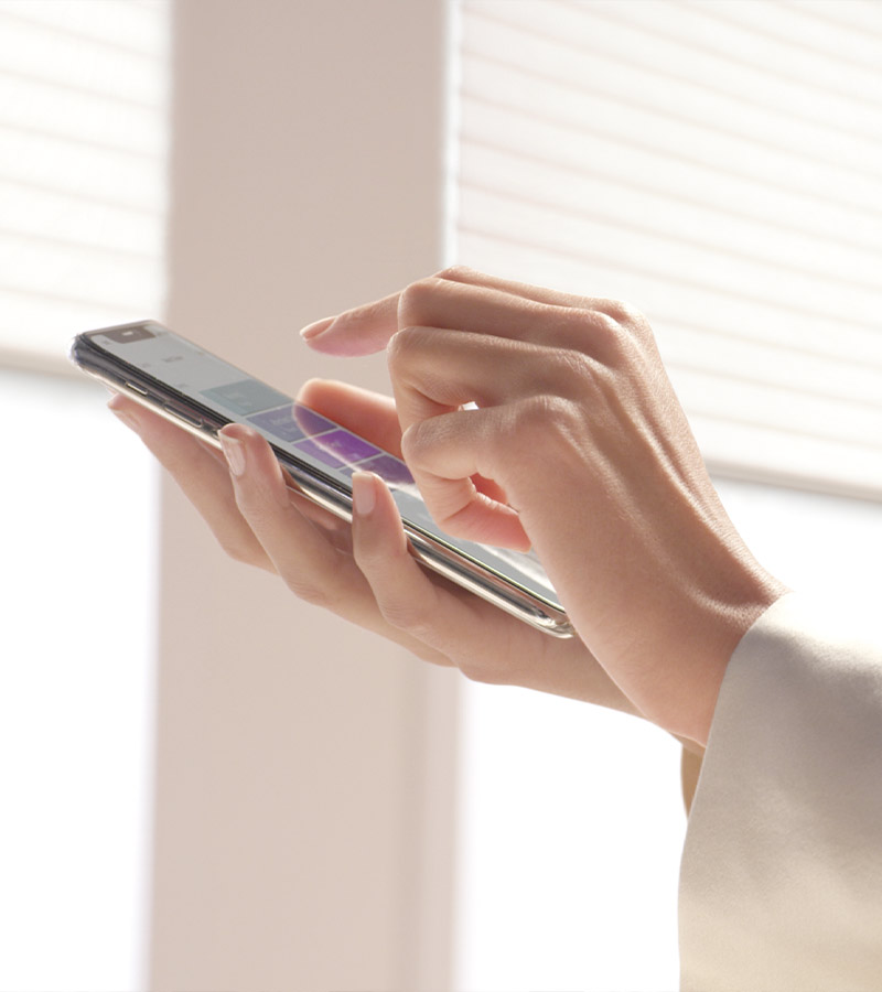 smart phone opens and closes electric blinds